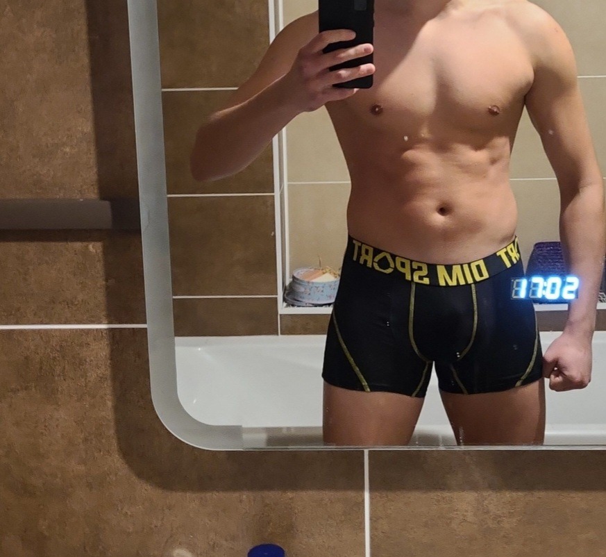 Profil de Bayram, 23 ans, Escort Gay Canada à Arrowwood