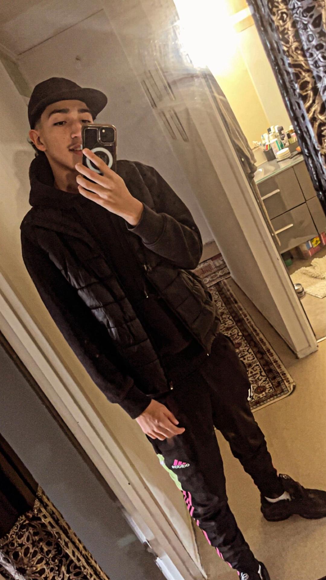 Profil de Valdemar, 20 ans, Escort Gay Canada à Saint-André-d'Argenteuil