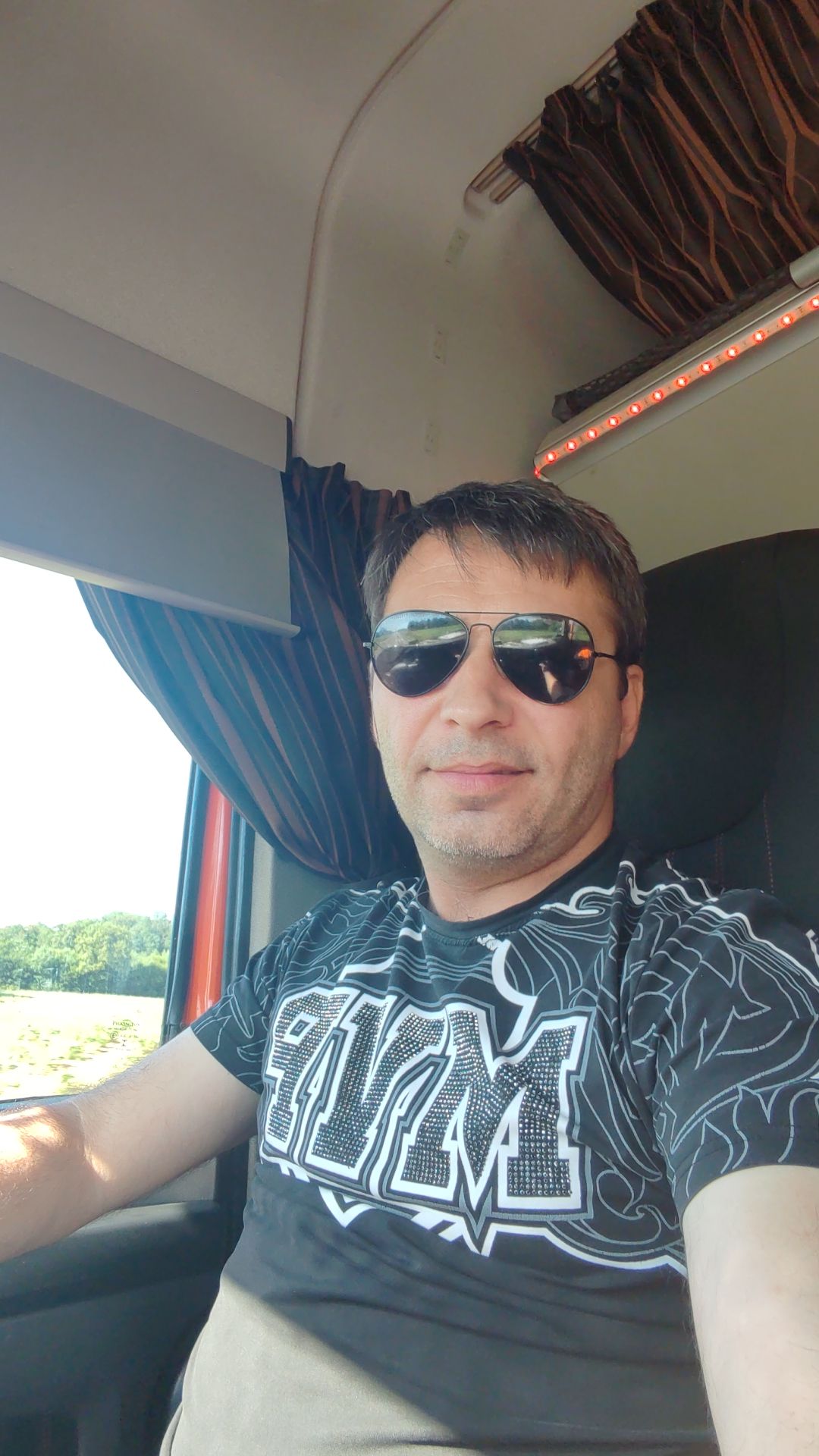 Profil de Hendrix, 48 ans, Escort Gay Canada à Denare Beach
