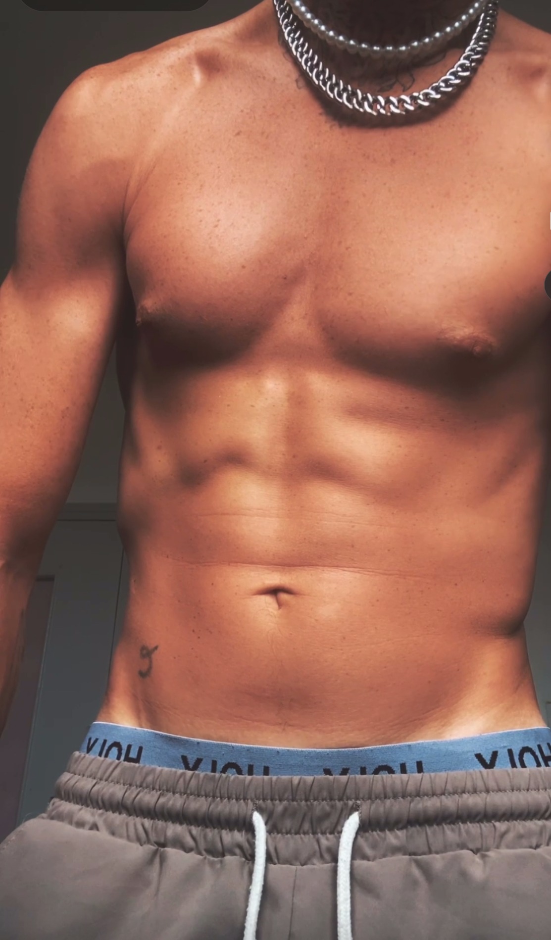 Profil de Djezon, 31 ans, Escort Gay Canada à Diamond Valley