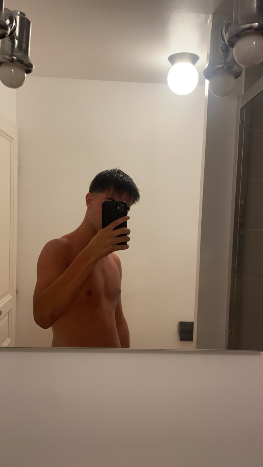 Profil de Chahed, 23 ans, Escort Gay Canada à Saint-Augustin