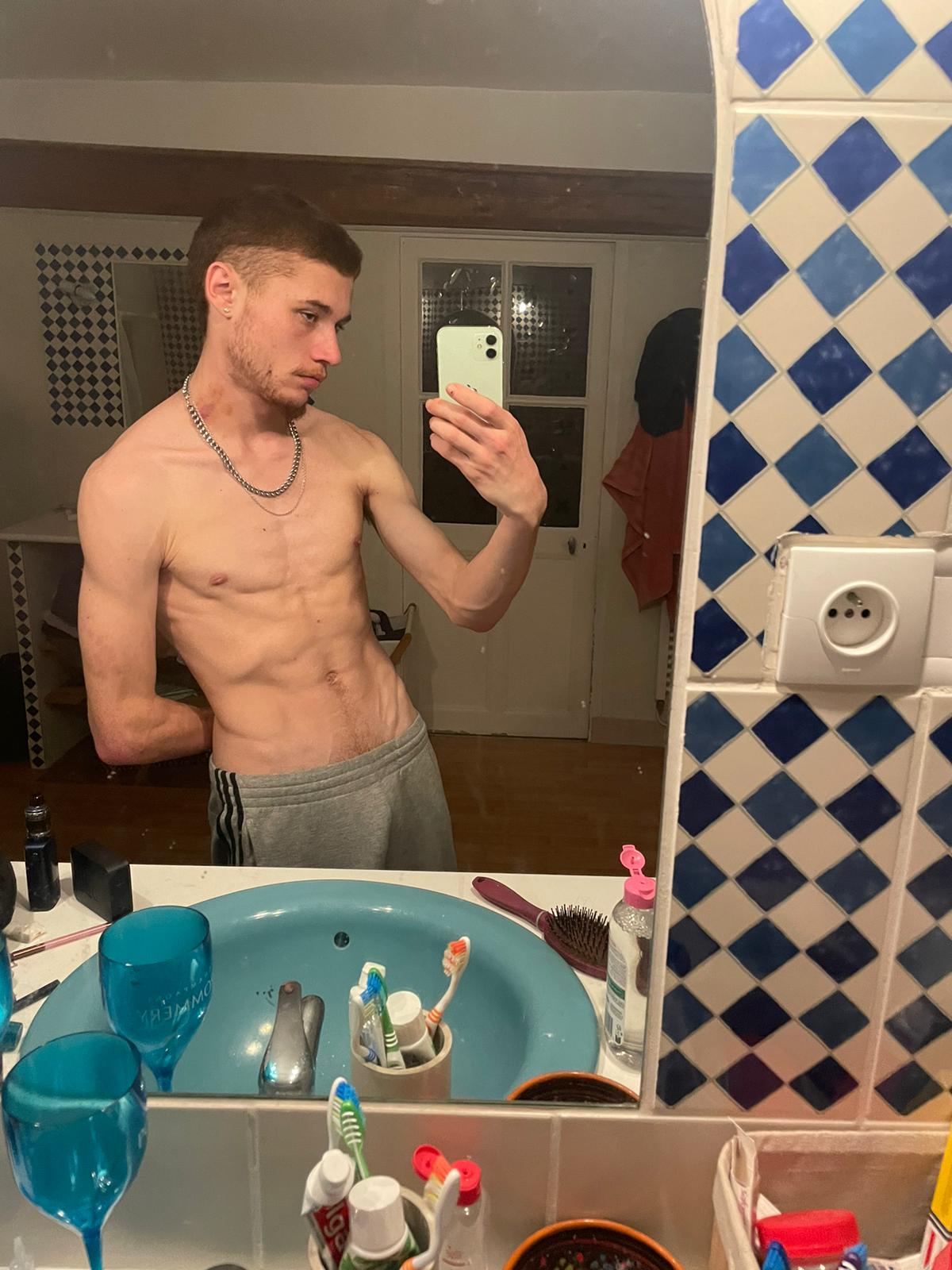 Profil de Harith, 20 ans, Escort Gay Canada à Ryerson