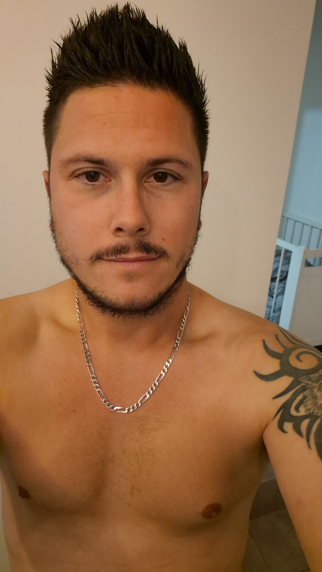 Profil de Vito, 30 ans, Escort Gay Canada à Beaverlodge